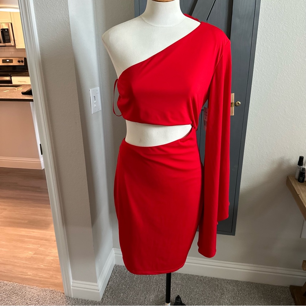 NEW with Tags. Alexia Admor. Elegant Red One-Shoulder Dress. Size Medium